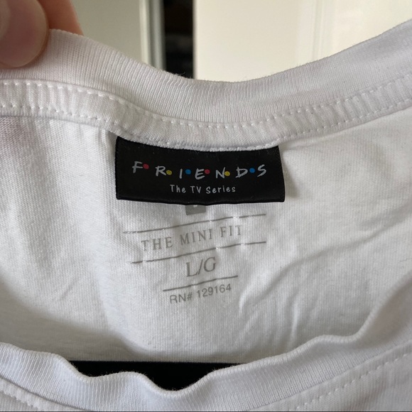 “FRIENDS” crop top - Picture 3 of 3